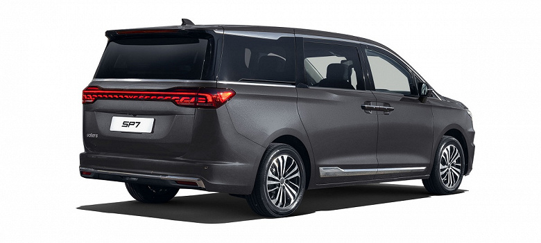 Похож на Mercedes-Benz Sprinter, но родом из Елабуги: в России стартовали продажи минивэнов Sollers SP7