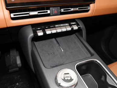 Похожий на Land Cruiser и Land Rover внедорожник Chery iCar V27 появился у дилеров в Китае. В 2026 году он должен официально приехать в Россию