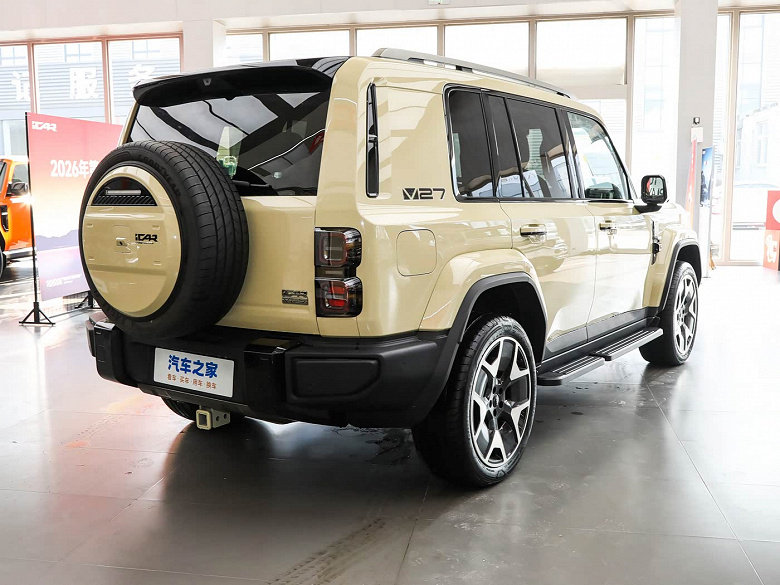 Похожий на Land Cruiser и Land Rover внедорожник Chery iCar V27 появился у дилеров в Китае. В 2026 году он должен официально приехать в Россию