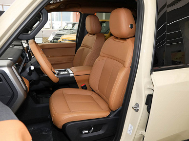 Похожий на Land Cruiser и Land Rover внедорожник Chery iCar V27 появился у дилеров в Китае. В 2026 году он должен официально приехать в Россию