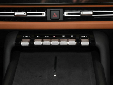 Похожий на Land Cruiser и Land Rover внедорожник Chery iCar V27 появился у дилеров в Китае. В 2026 году он должен официально приехать в Россию