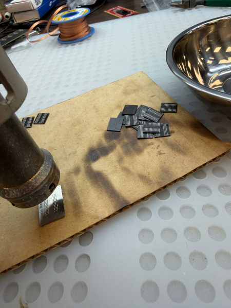 Российский блогер собрал самодельную 32-ГБ планку DDR5 для ПК из восстановленных ноутбучных SO-DIMM чипов